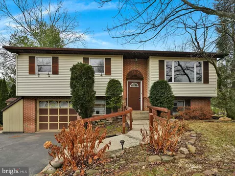 365 Halsey Dr, Orwigsburg, PA 17961