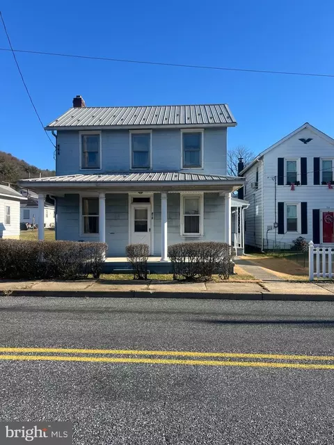 318 E Railroad Ave, New Ringgold, PA 17960