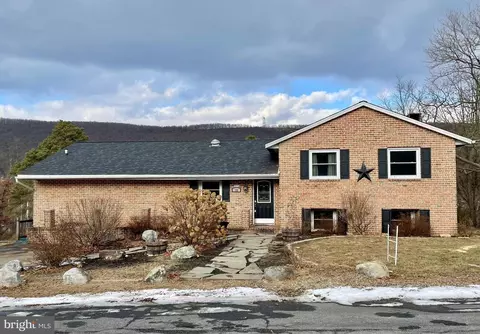 16 Maple St, Ashland, PA 17921