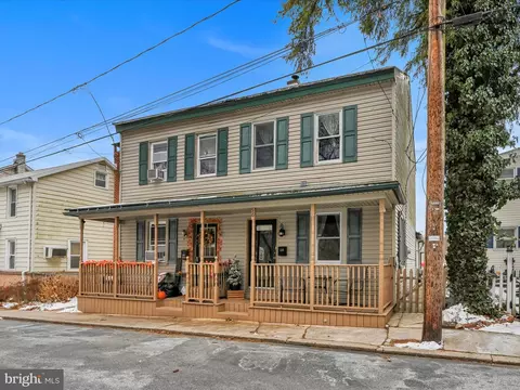 56 Carbon St, Pine Grove, PA 17963