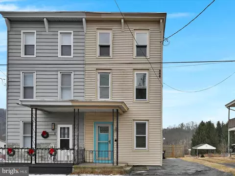 17 W Adamsdale Rd, Schuylkill Haven, PA 17972