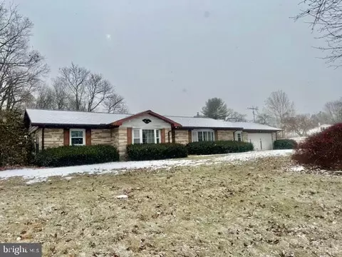 448 Birds Hill Rd, Pine Grove, PA 17963