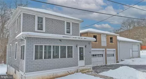 10 Hillside Dr, Barnesville, PA 18214