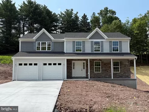 6 Country Club Rd, Ashland, PA 17921
