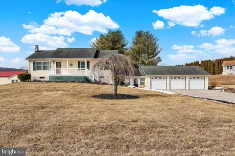 11 Woods Creek Dr, Schuylkill Haven, PA 17972