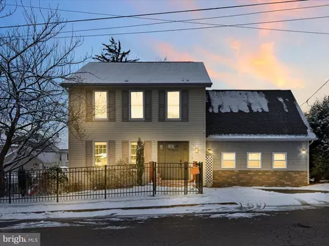 12 Union St, Pine Grove, PA 17963