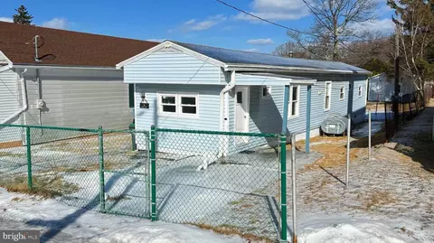 6 Middle St, Mcadoo, PA 18237 photo 2