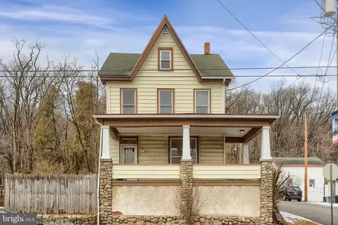 1947 E Grand Ave, Tower City, PA 17980
