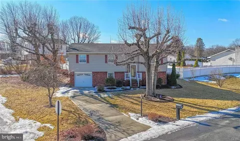522 W Willow St, Pottsville, PA 17901