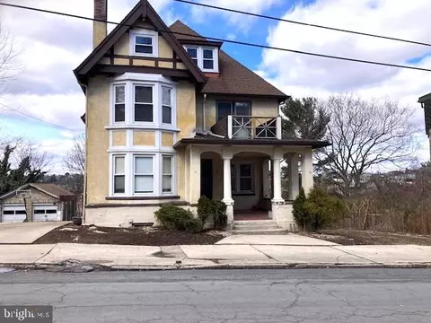 1118 Mahantongo St, Pottsville, PA 17901