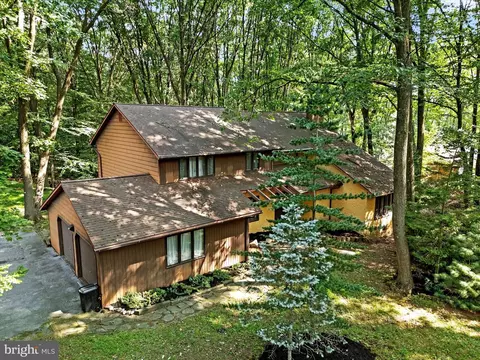 595 S Seltzer Rd, Pottsville, PA 17901