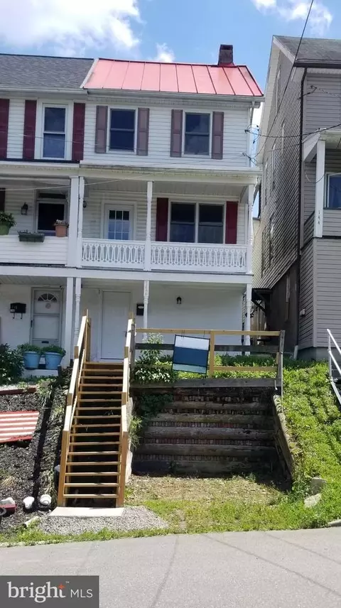 142 W Ruddle St, Coaldale, PA 18218
