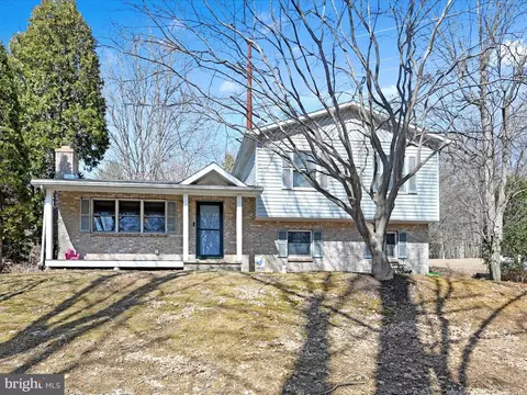471 Seltzer Rd, Pottsville, PA 17901