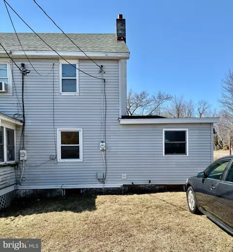198 4th St, Oneida, PA 18242