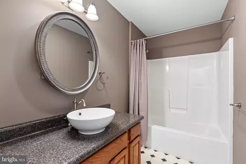Bath - 10 S Spur Ln, Hazleton, PA 18202 photo 1 of 2