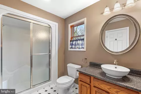 Bath - 10 S Spur Ln, Hazleton, PA 18202 photo 2 of 2