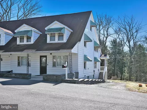 19 Community Square Rd, Pottsville, PA 17901