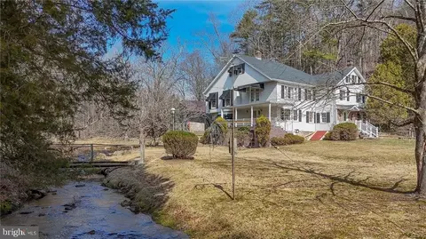 35 Cold Run Rd, New Ringgold, PA 17960