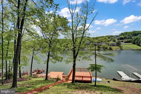 1494 Wynonah Dr, Auburn, PA 17922