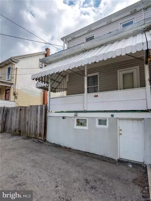16 E High St, Coaldale, PA 18218