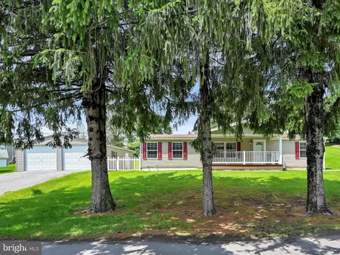5 Shady Ln, Pottsville, PA 17901