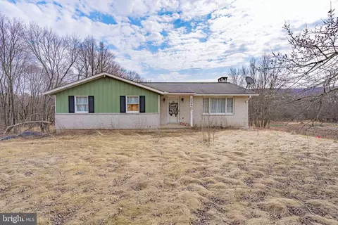 3394 S Summer Valley Rd, New Ringgold, PA 17960