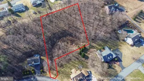 576 Kenwood Dr, Pottsville, PA 17901