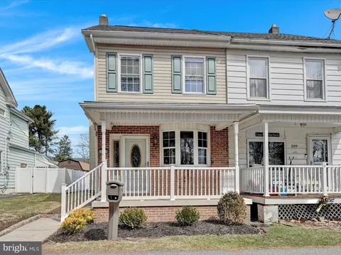211 Railroad St, Delano, PA 18220