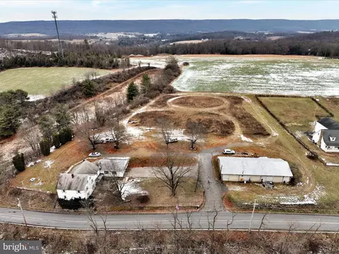 133 Birds Hill Rd, Pine Grove, PA 17963