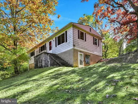11 Rose Ln, Pottsville, PA 17901