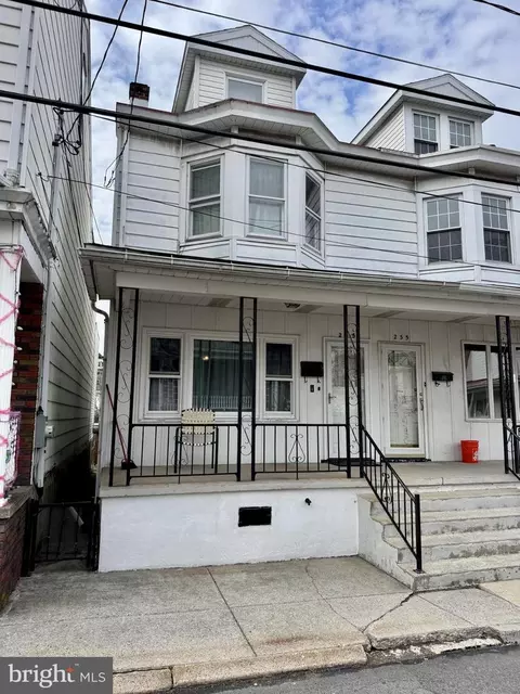233 Carbon St, Minersville, PA 17954