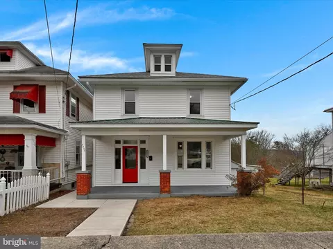 1332 E Grand Ave, Tower City, PA 17980