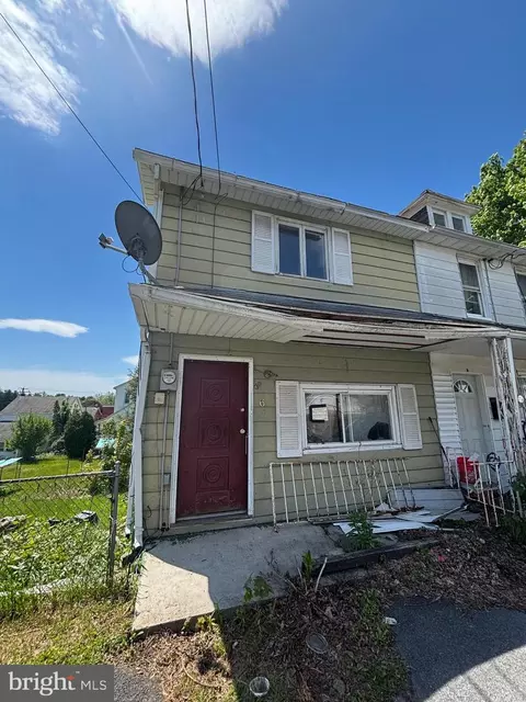 6 W Walnut St, Middleport, PA 17953