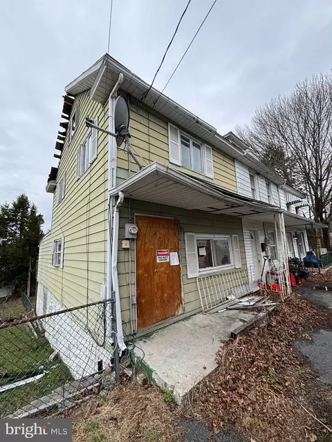 6 W Walnut St, Middleport, PA 17953