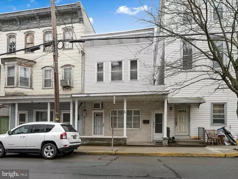 33 W Main St, Tremont, PA 17981