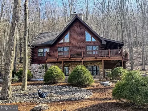 424 Tuscarora Dr W, Hazleton, PA 18202
