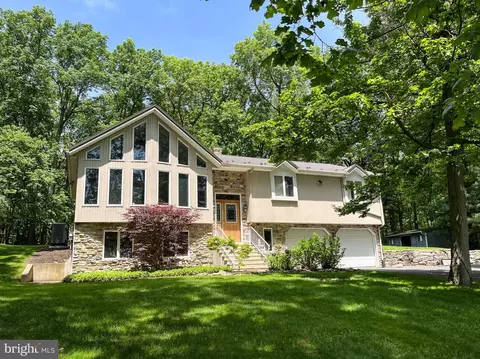 25 W Woodlawn Dr, Schuylkill Haven, PA 17972