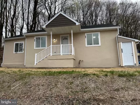 607 N 8th St, Pottsville, PA 17901