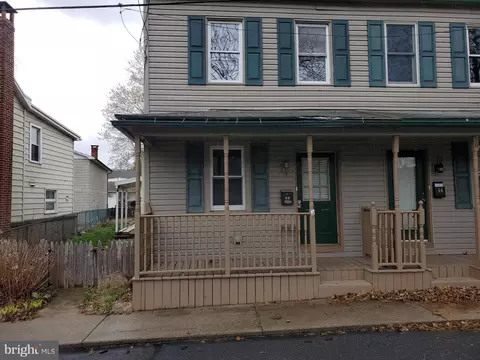 58 Carbon St, Pine Grove, PA 17963