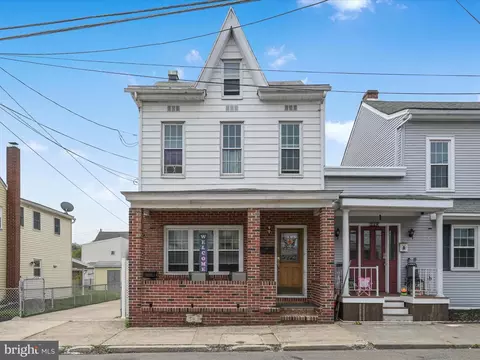 210 N Mill St, Saint Clair, PA 17970
