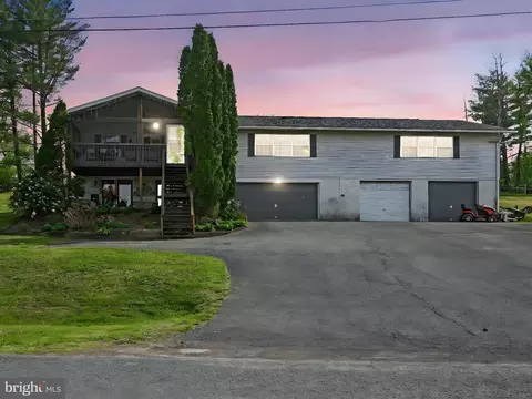1648-1650 Wampum Dr, Auburn, PA 17922