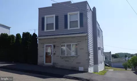 145 Broad St, Saint Clair, PA 17970