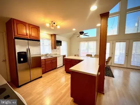 Kitchen - 33 E Players Way, Hazleton, PA 18202 photo 1 of 4