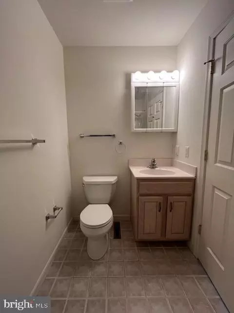 Bath - 33 E Players Way, Hazleton, PA 18202 photo 4 of 4