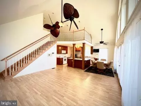 Entry Way - 33 E Players Way, Hazleton, PA 18202 photo 2 of 7