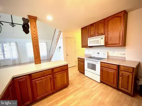 Kitchen - 33 E Players Way, Hazleton, PA 18202 photo 4 of 4