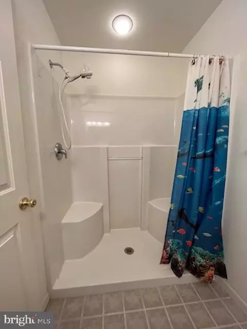Bath - 33 E Players Way, Hazleton, PA 18202 photo 3 of 4