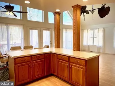 Kitchen - 33 E Players Way, Hazleton, PA 18202 photo 2 of 4
