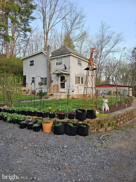 38 Church Ln, Pine Grove, PA 17963