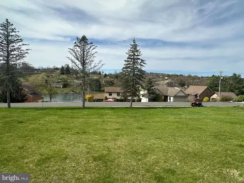 211 Wynonah Dr, Auburn, PA 17922